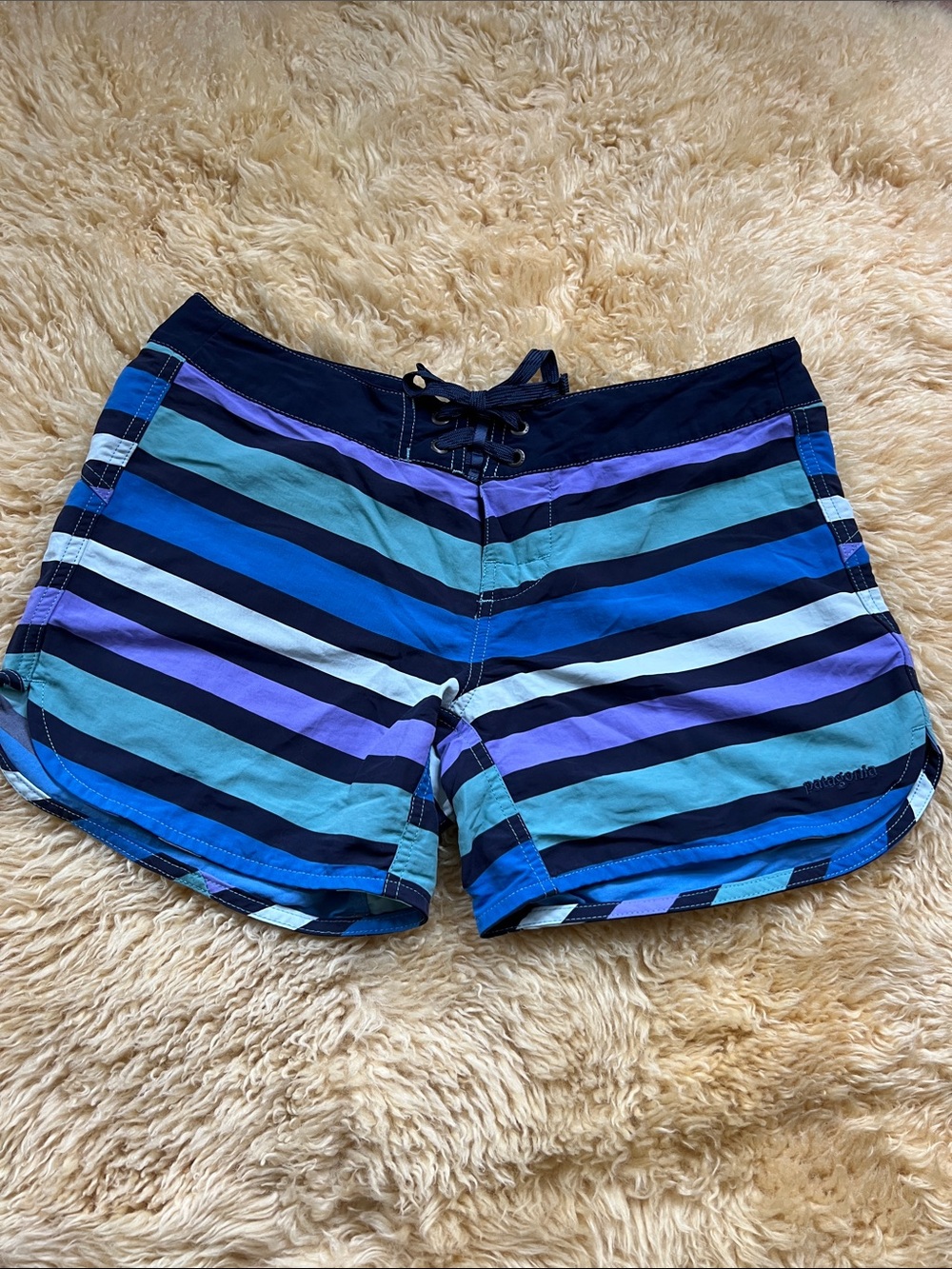Patagonia W's Wavefarer® Boardshorts - 5" - Water Ribbons: Dam Blue